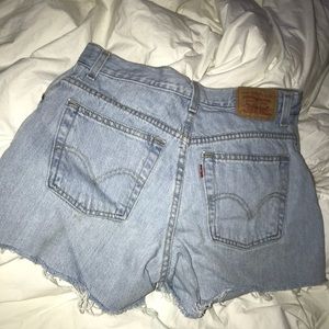 HIGHWAISTED LEVI SHORTS ✨✨✨